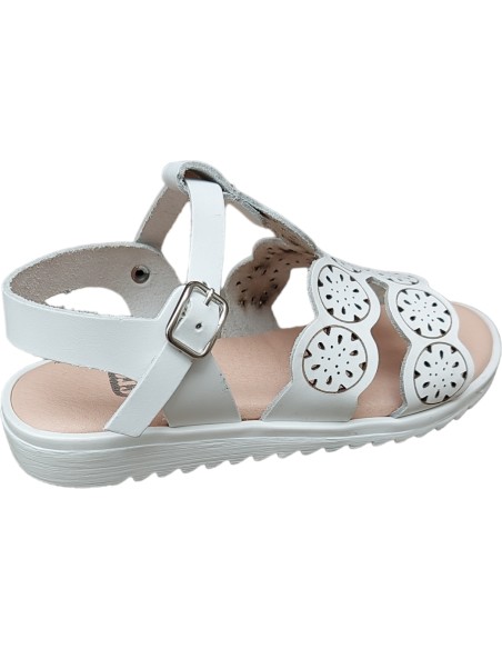 SANDALIA BLANCA NIÑA PICADA LASER