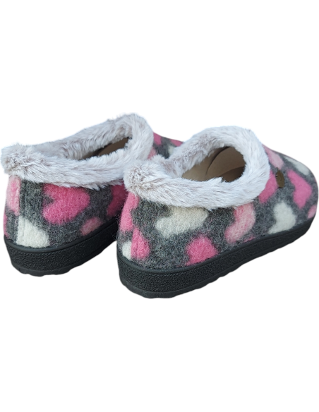 ZAPATILLA DE CASA CERRADA POR ATRÁS CON CORAZONES