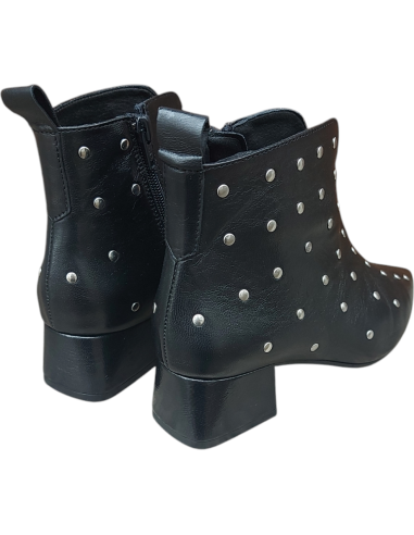 BOTÍN CON REMACHES Y TACÓN FORRADO