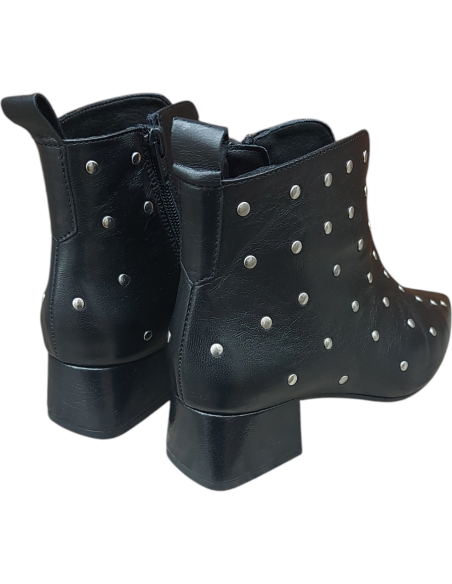 BOTÍN CON REMACHES Y TACÓN FORRADO