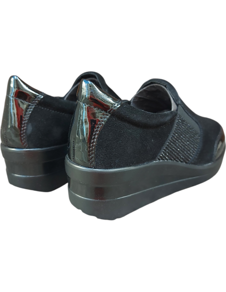 ZAPATO CON CUÑA NEGRO