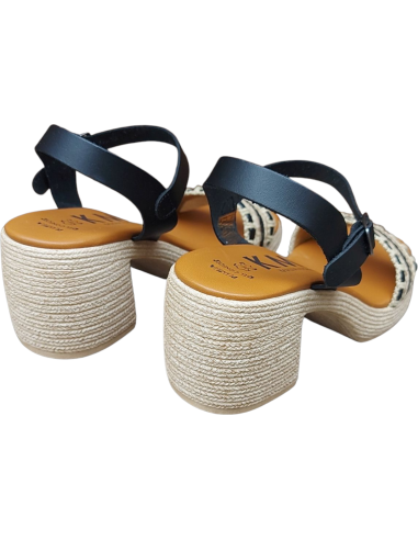 SANDALIA KMN CON TACÓN NEGRA