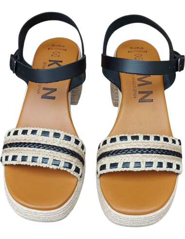 SANDALIA KMN CON TACÓN NEGRA