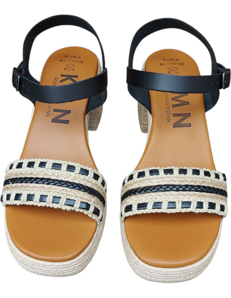 SANDALIA KMN CON TACÓN NEGRA