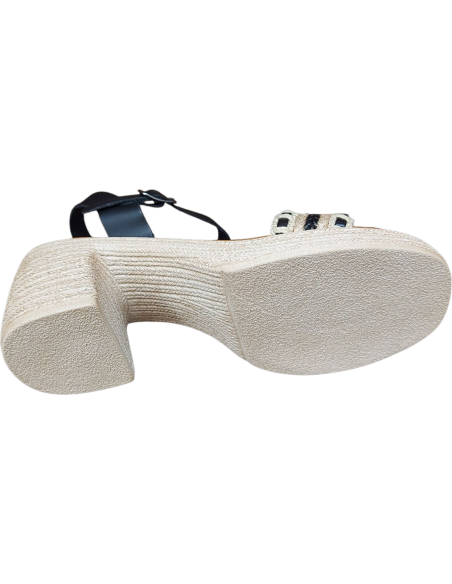 SANDALIA KMN CON TACÓN NEGRA