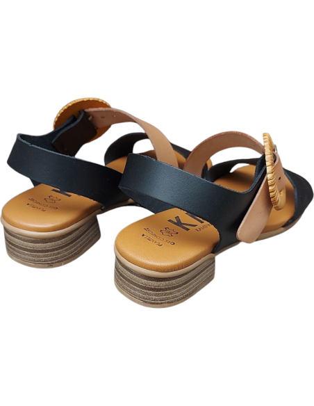 SANDALIA HEBILLA NEGRA CON CUERO