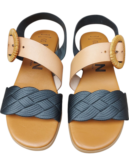 SANDALIA HEBILLA NEGRA CON CUERO