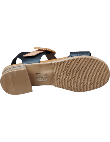 SANDALIA HEBILLA NEGRA CON CUERO