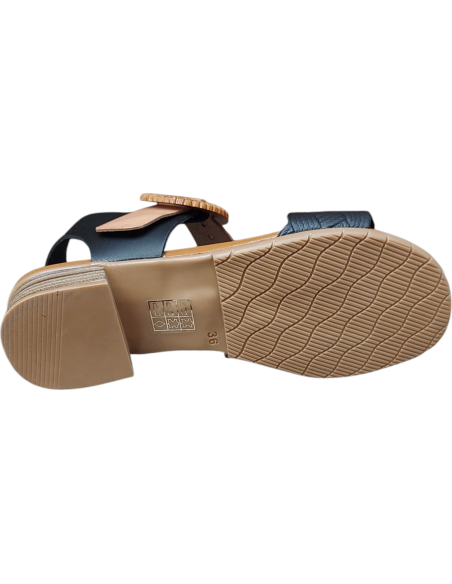 SANDALIA HEBILLA NEGRA CON CUERO