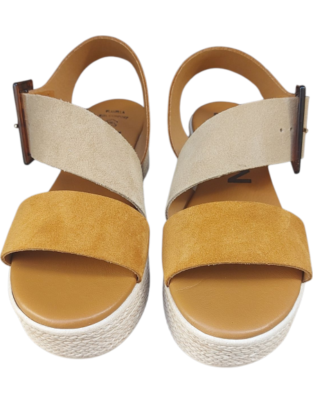 SANDALIA HEBILLA KMN CON PLATAFORMA