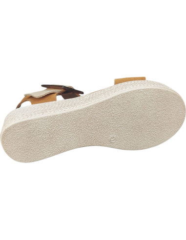 SANDALIA HEBILLA KMN CON PLATAFORMA