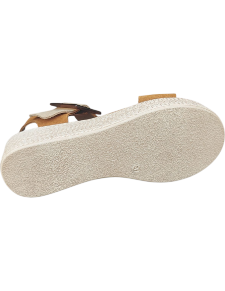 SANDALIA HEBILLA KMN CON PLATAFORMA