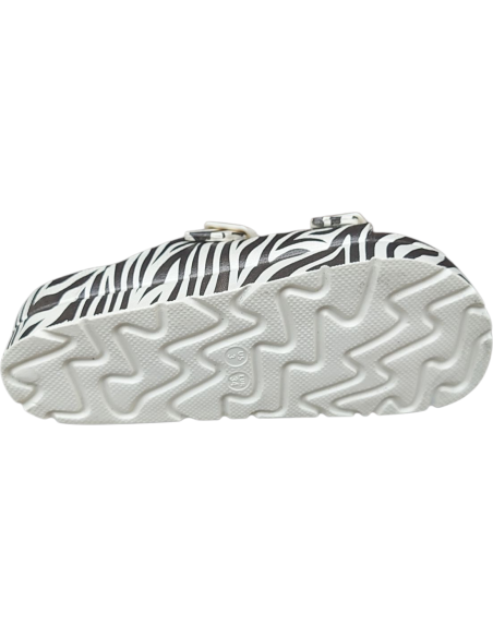 SANDALIA DESCALZA CON DOBLE HEBILLA CEBRA