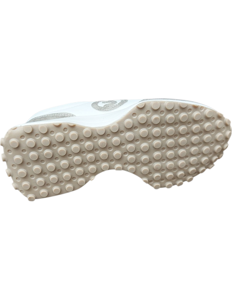 ZAPATILLA DEPORTIVA BLANCA Y DORADA B&W