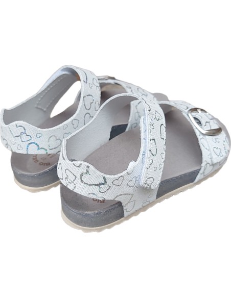 SANDALIAS NIÑA CORAZONES PLATA